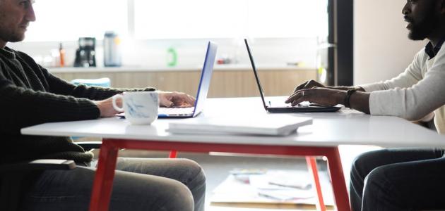 المقابلة الشخصية بين شخصين