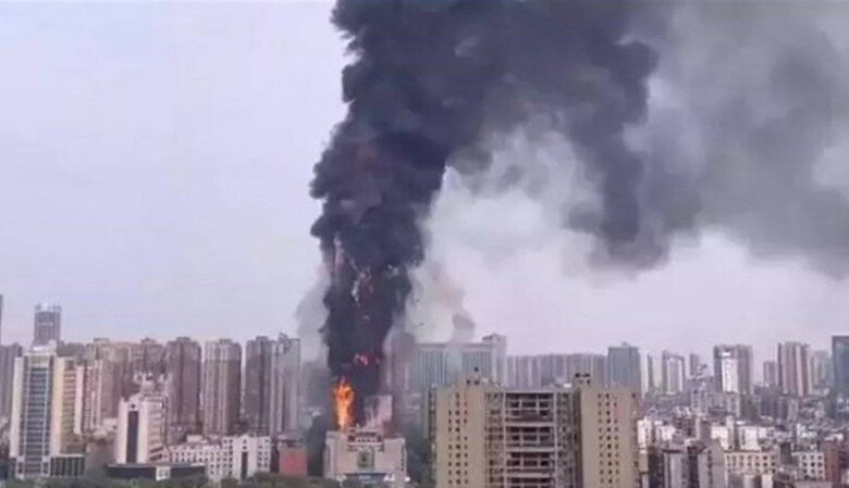 حريق يلتهم مقر أكبر شركة اتصالات في الصين