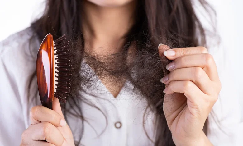 5 أطعمة تسبب تساقط الشعر لدى النساء: تجنّبيها!
