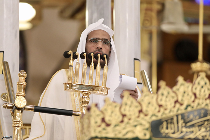 خطيب المسجد النبوي: القوامة ولاية تمنح الزوج حق القيام على شؤون الأسرة
