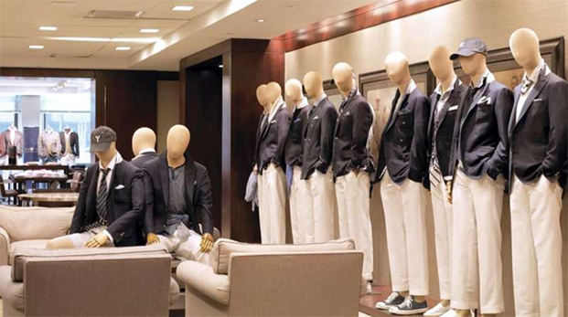 لص تنكر بهيئة تمثال ليسرق مجوهرات