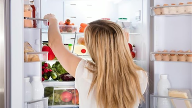10 أطعمة يجب الاحتفاظ بها داخل الثلاجة لا تتركها بمطبخك
