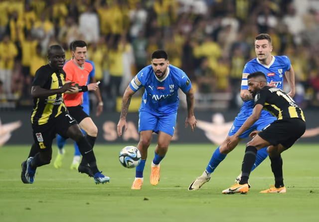 الهلال يقهر النقص والاتحاد ويعبر إلى نهائي أغلى الكؤوس