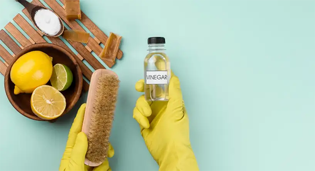 إليك طريقة إزالة الحبر من الملابس بالخل