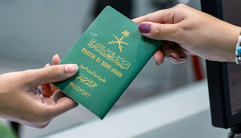 الجوازات صلاحية جواز السفر للمواطنين الراغبين بالسفر للخارج 3 أشهر للدول العربية و6 أشهر لبقية الدول