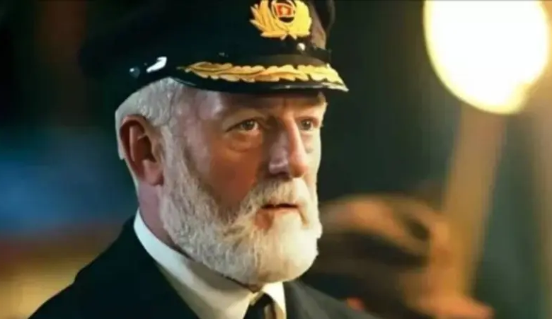 رحيل قبطان سفينة "تايتانيك" عن عمر 79 عاماً