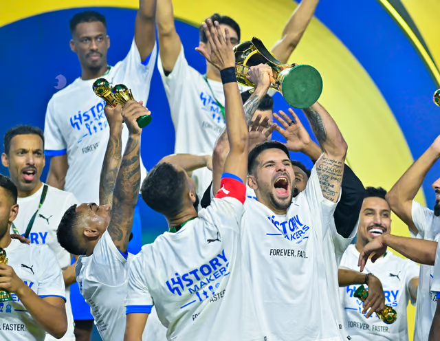 الزعيم" يضم "أغلى الكؤوس" إلى لقب الدوري في موسم عالمي استثنائي "2023-2024"