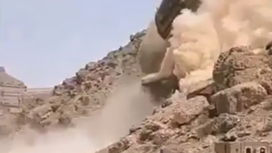 انهيار صخري كبير يثير الذعر والهلع للسكان في حضرموت اليمنية