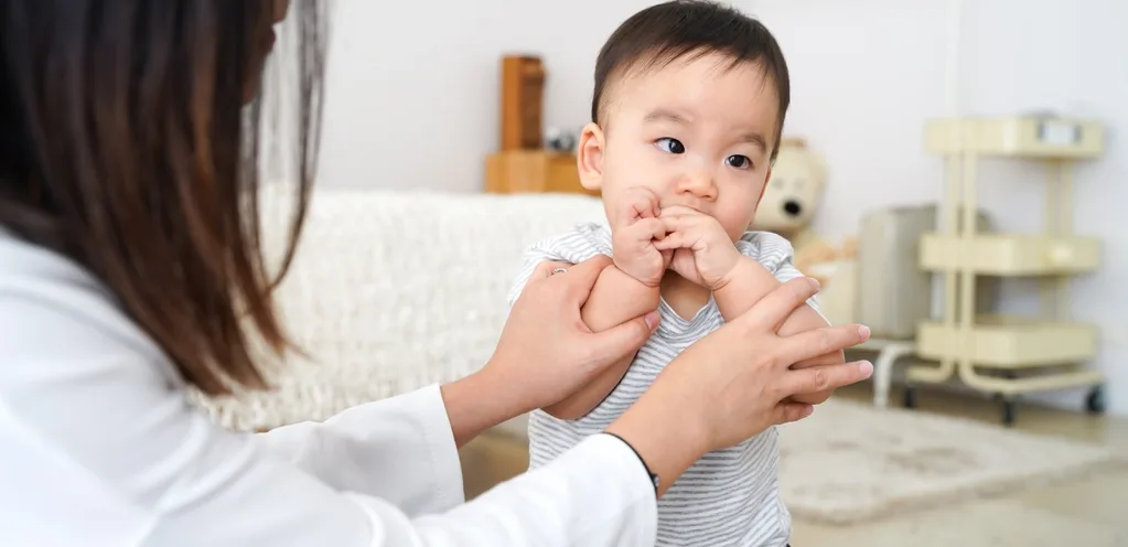 اسباب العض عند الاطفال: أسهل طريقة لتخليصه من هذه العادة!