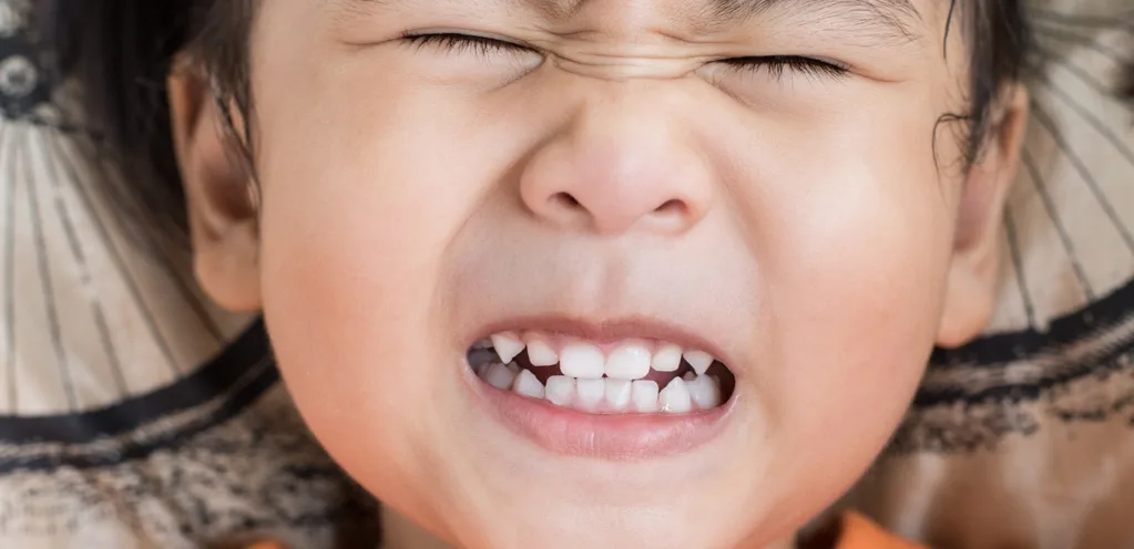 اسباب العض عند الاطفال: أسهل طريقة لتخليصه من هذه العادة!