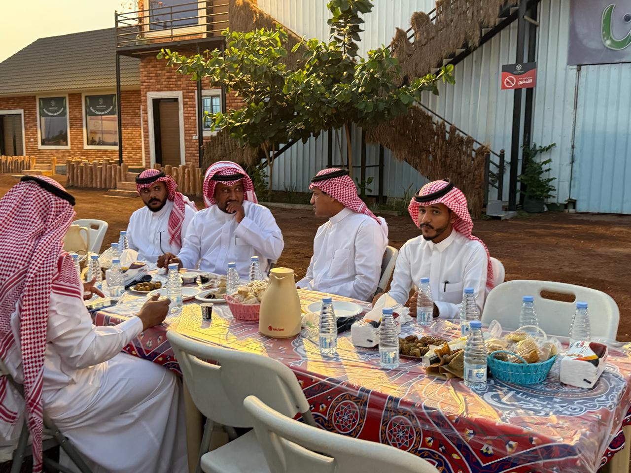 جمعية عين لطب العيون بجازان تنظم إفطارًا رمضانيًا بمزرعة الفل الريفية بضمد
