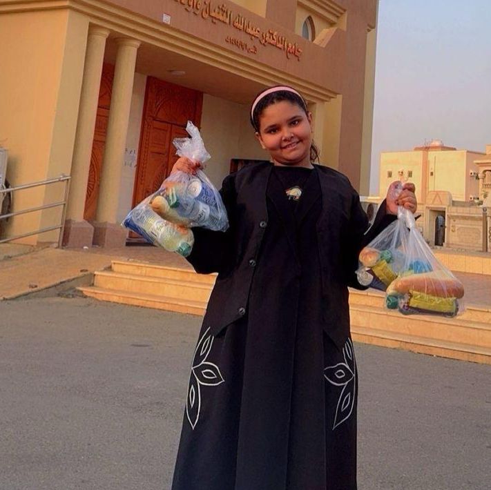 أطفال جمعية الملك فهد الخيرية بجازان يتطوعون لتقديم وجبات الإفطار للصائمين