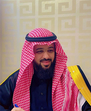 الفيفي يحصل على درجة الماجستير من كلية الشريعة بالجامعة الاسلامية