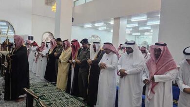 محافظ فيفاء ومدراء الدوائر الحكوميه يؤدون صلاة عيد الفطر المبارك