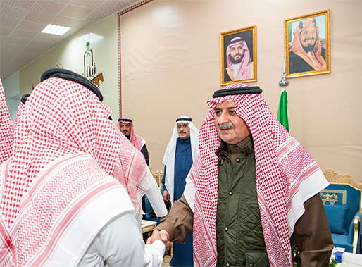 أمير تبوك يلتقي أهالي محافظه تيماء