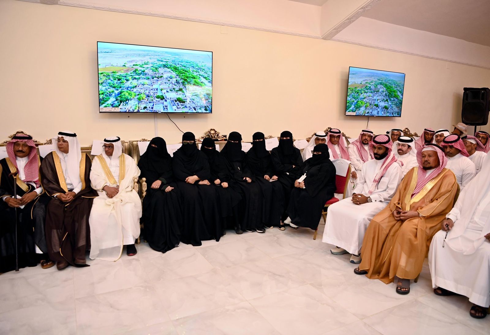 أمير منطقة جازان يلتقي مشايخ محافظة جزر فرسان