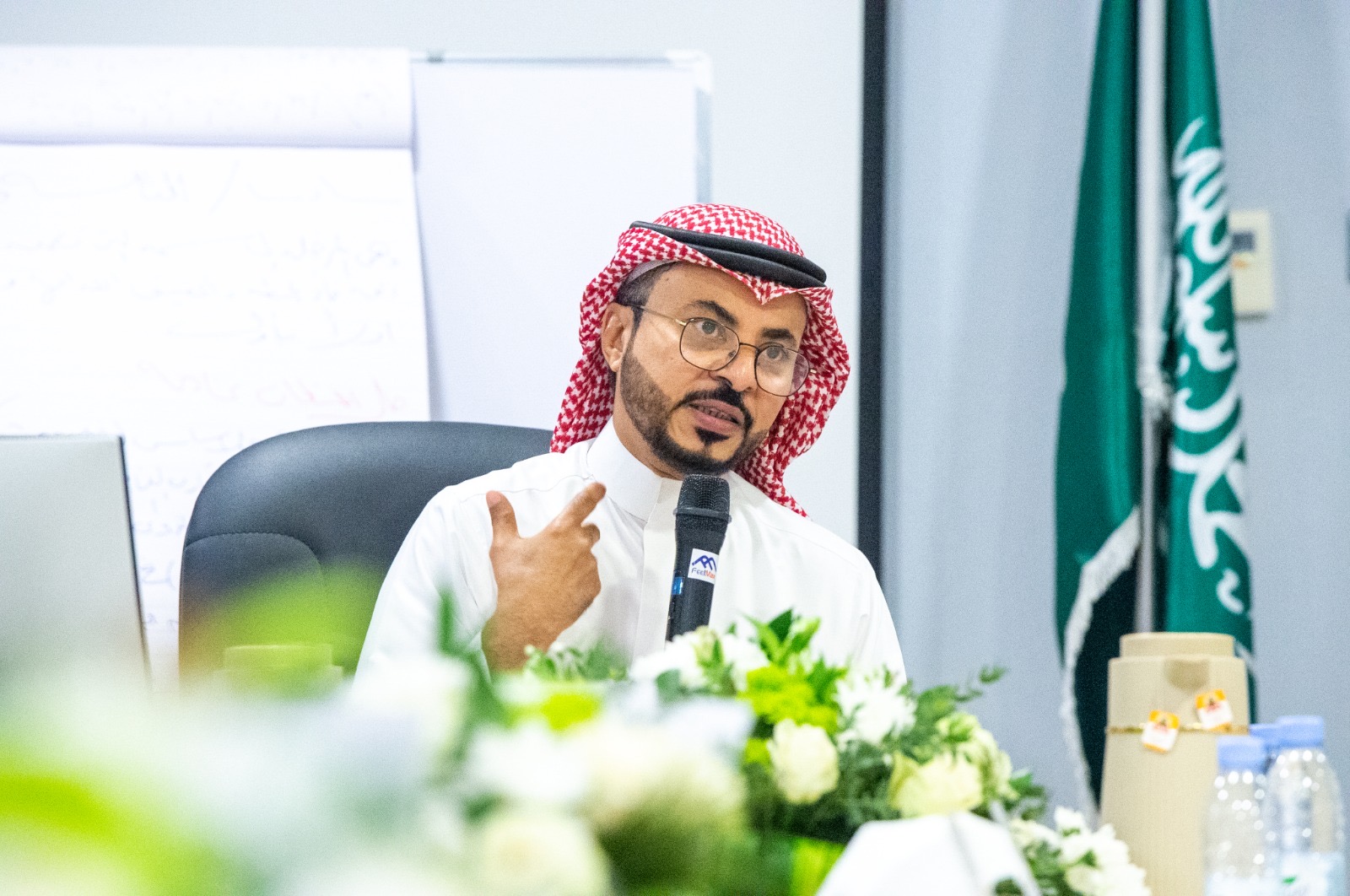 مدير عام فرع الموارد البشرية والتنمية الاجتماعية بجازان يقدم ورشة عمل عن اهمية التخطيط التنفيذي لجميع الادارات التابعة للفرع وربطها برؤية الوزارة واهدافها الاستراتيجية. 
