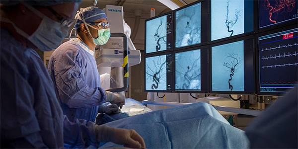 في إنجاز طبي خلال العيد.. مجمع الدمام ينقذ مريضة من نزيف يهدد حياتها