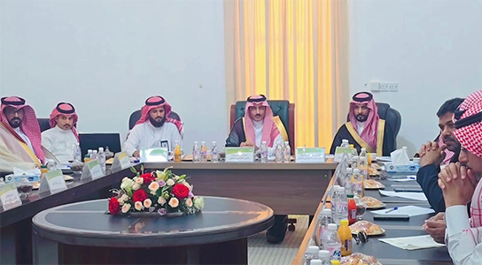 محافظ صامطة يرأس الدورة الثانية للمجلس المحلي: رؤية طموحة لتطوير مركز السهي وتعزيز مستقبله التنموي