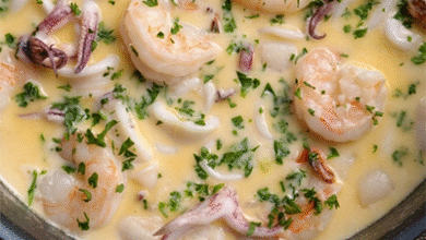 طريقة عمل السي فود بالصوص الأبيض بالصور