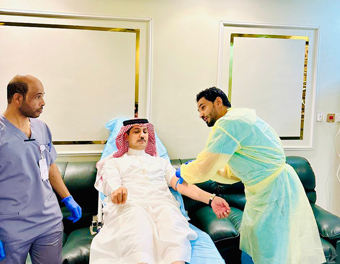 محافظ الحرث يشارك بحملة ولي العهد للتبرع بالدم تحت شعار "اقتداء وعطاء"