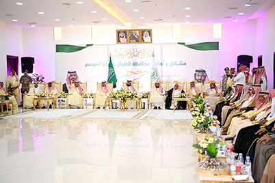 أمير جازان ونائبه يلتقيان مشايخ محافظة الطوال وأهاليها