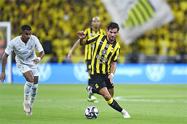 الاتحاد يعمّق جراح الفتح برباعية