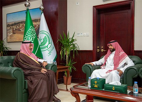محافظ القريات يلتقي رئيس مكتب الهيئة العامة للغذاء والدواء بالقريات