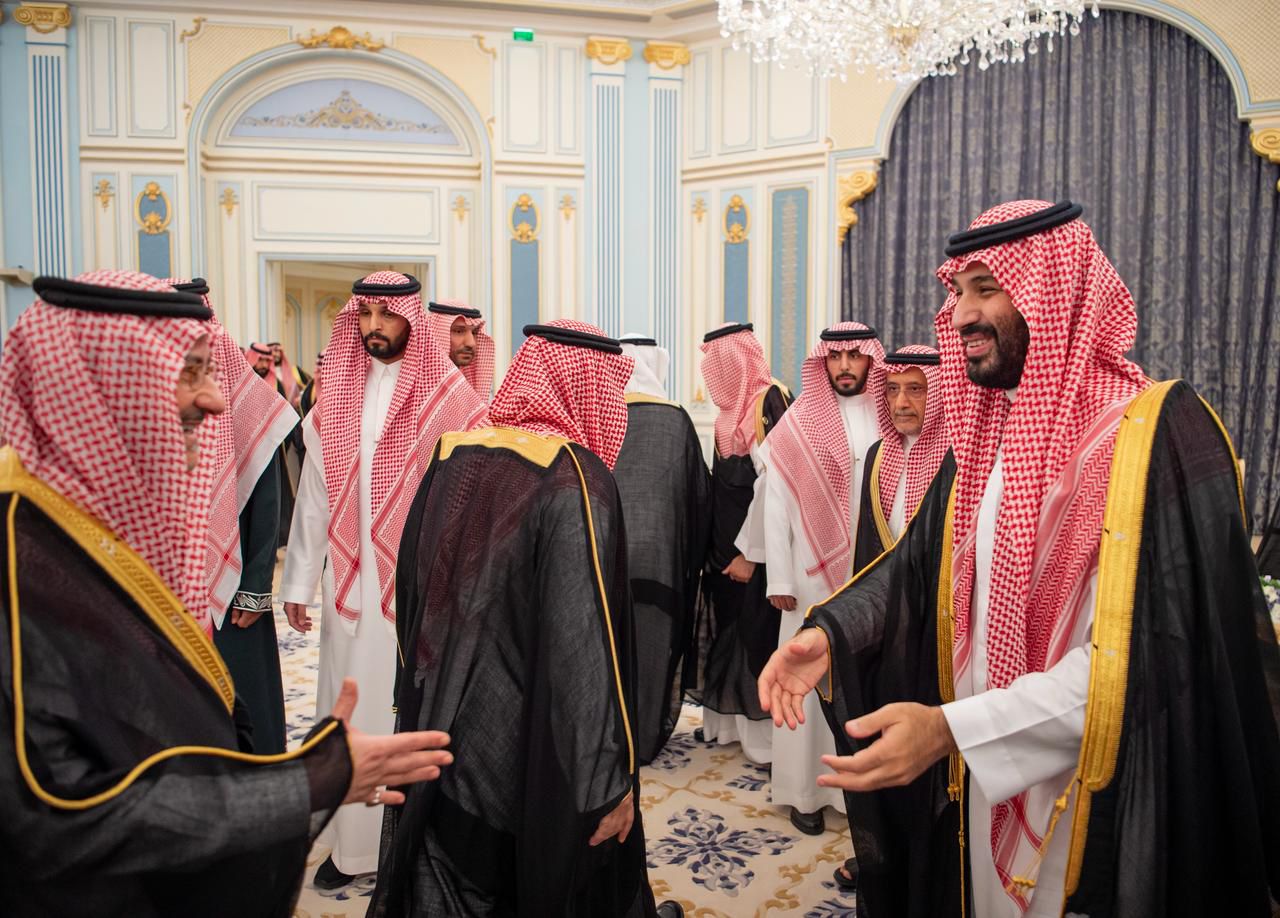 ولي العهد يستقبل أصحاب السمو الأمراء والفضيلة العلماء والمعالي الوزراء وجمعًا من المواطنين الذين قدموا للسلام على سموه.