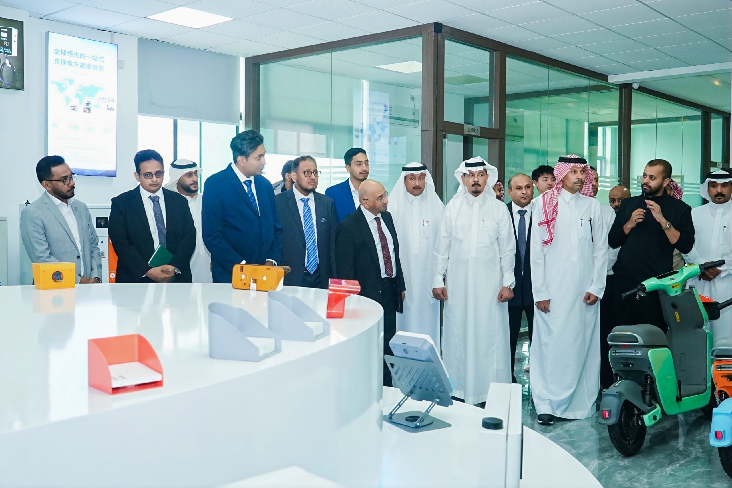 وفد غرفة جازان يزور شركة قوانغتشو يونكو للمعدات الذكية في الصين ويبحث توطين التصنيع الذكي في المملكة