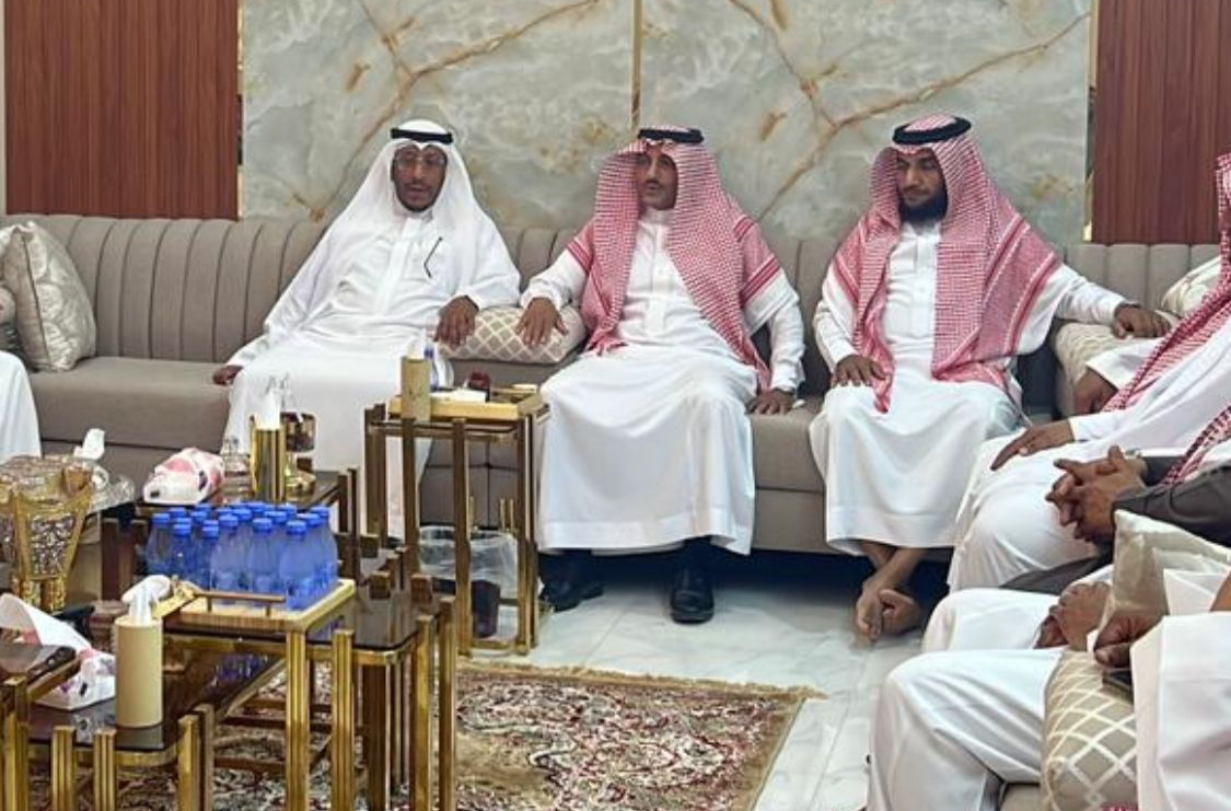 محافظ صامطة يعزي اسرة " ال الفود"