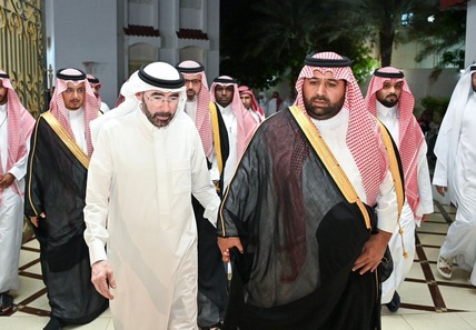 أمير منطقة جازان ونائبه يقدمان واجب العزاء للدكتور حسن الحازمي في وفاة نجله