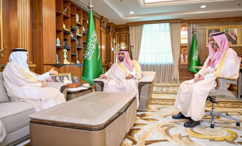 أمير منطقة جازان يستقبل وزير الصحة