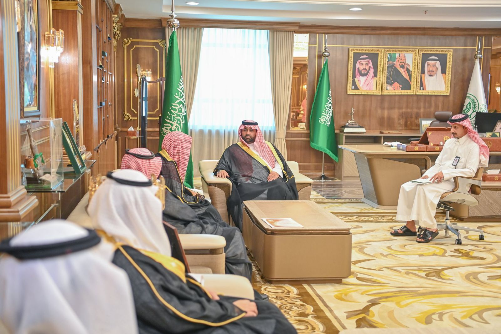 أمير جازان يستقبل المستشار الشرعي بفرع الإفتاء في المنطقة