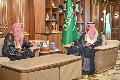 أمير جازان يستقبل المستشار الشرعي بفرع الإفتاء في المنطقة