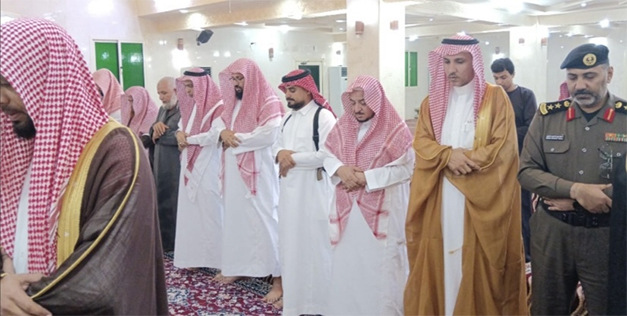 وكيل محافظة الطوال جابر عواف يؤدي صلاة الاستسقاء مع جموع المصلين بجامع الوزارة بالطوال