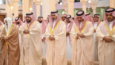 أمير منطقة جازان ونائبه يؤديان صلاة الاستسقاء مع جموع المصلين.