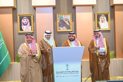 أمير جازان يترأس اجتماع "منظومة النقل والخدمات اللوجستية" ويدشّن عددًا من مشروعات الطرق بما يزيد على 100 مليون ريال
