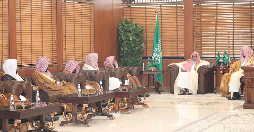 مفتي عام المملكة يستقبل رئيس الشؤون الدينية بالمسجد الحرام والمسجد النبوي