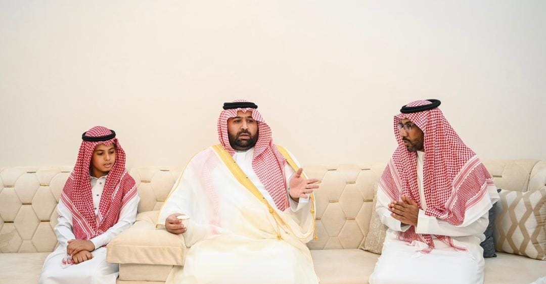 أمير منطقة جازان يقدّم العزاء والمواساة لأسرة المحنشي
