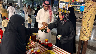 من طوكيو إلى قلب "الفل": سائحة يابانية تستكشف عبق التراث في جناح صبيا بـ "هذه جازان"