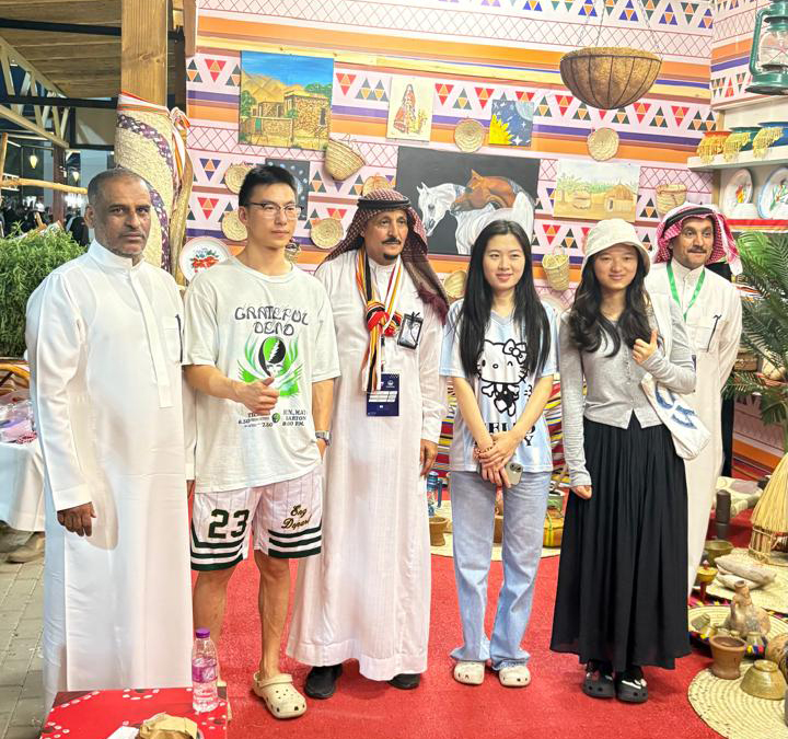 تراث صبيا يسحر الوفود الدولية.. وفد صيني يستعرض عبق الماضي في "هذه جازان"