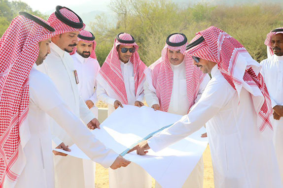 محافظ قلوة يتفقد ميدانيًا المشاريع الجارية ويؤكد على تحسين المشهد الحضري