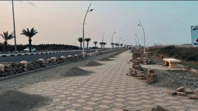 بلدية محافظة العارضة تواصل جهودها في تحسين الممشى وتهيئته