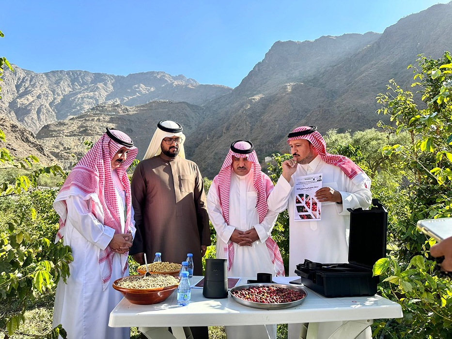 محافظ قلوة يطلق مسابقة “محصول التميز” لدعم مزارعي البن بالباحة