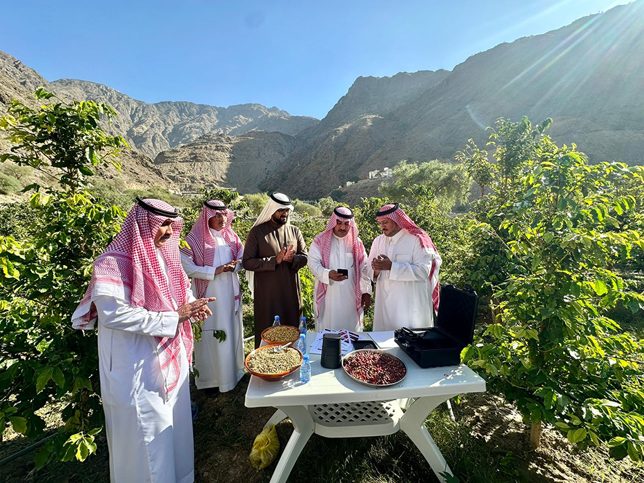 محافظ قلوة يطلق مسابقة “محصول التميز” لدعم مزارعي البن بالباحة