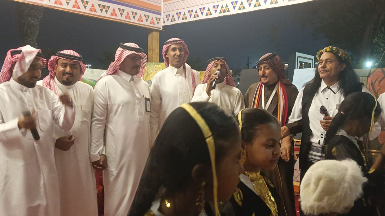 وسط تفاعل جماهيري لافت.. جناح "صبيا" يحيي ليالي "هذه جازان" بالطرب والفنون الشعبية