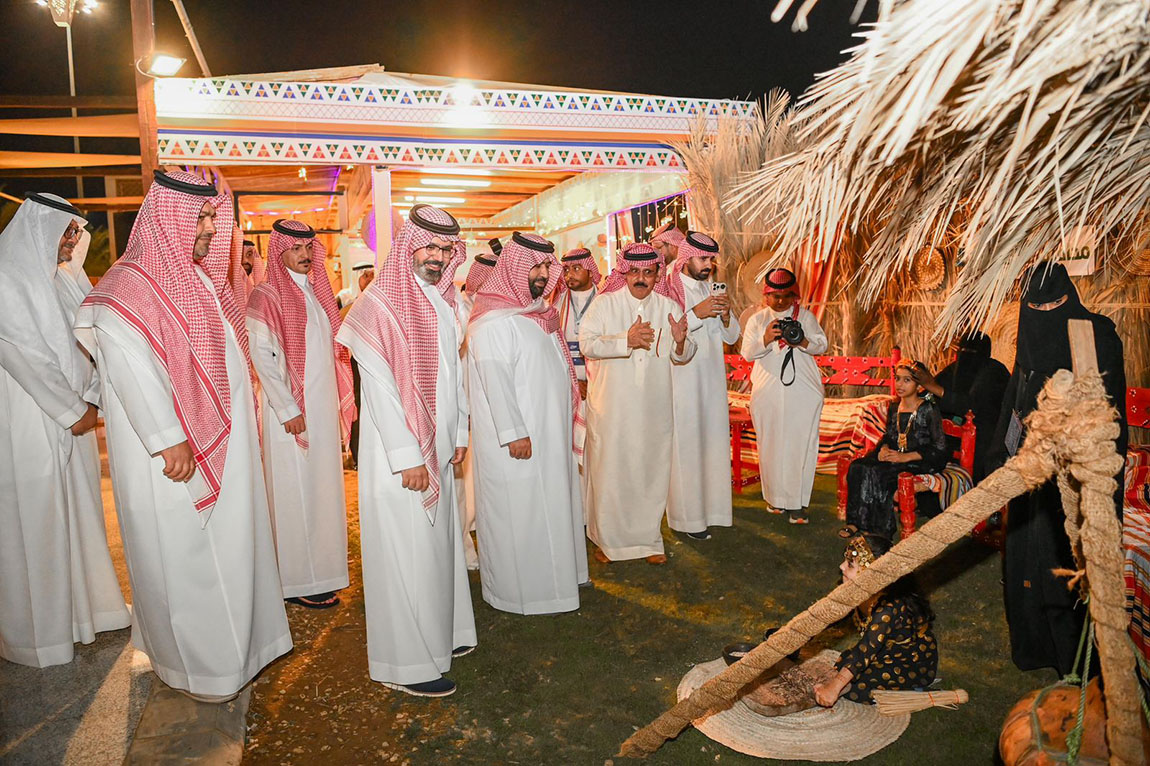 أمير منطقة جازان يزور موقع فعاليات "هذه جازان"