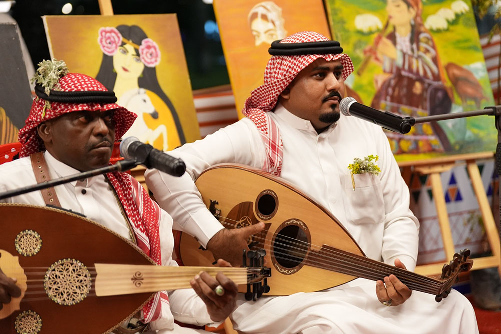 بـ "الفنون والأهازيج".. خواجي وعبيد وجدع يشعلون الحماس في جناح صبيا بـ "هذي جازان 2026"