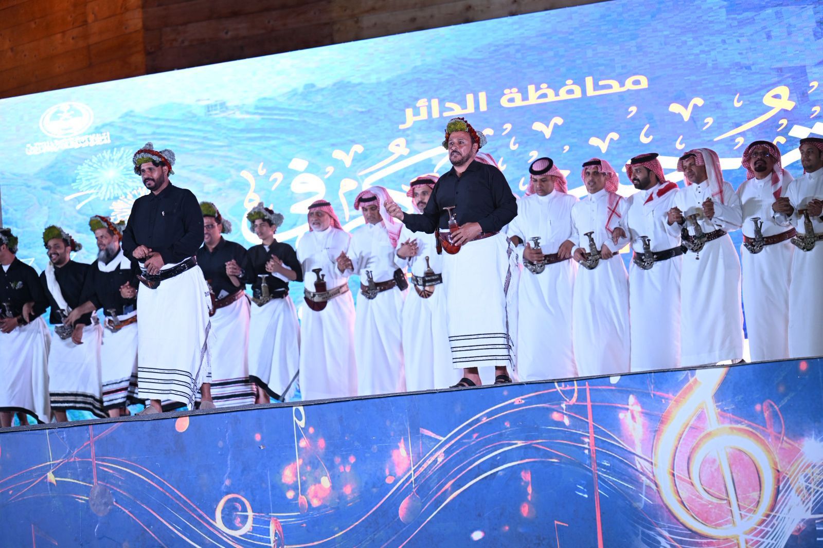 الدائر تكتب فرحها على مسرح البحر… احتفال يجمع البنّ، التراث، ونبض الوطن